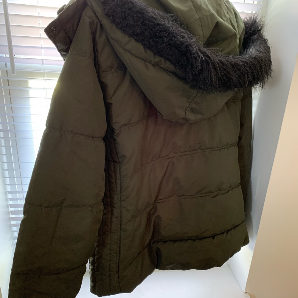 Green puffer jacket with fur hood